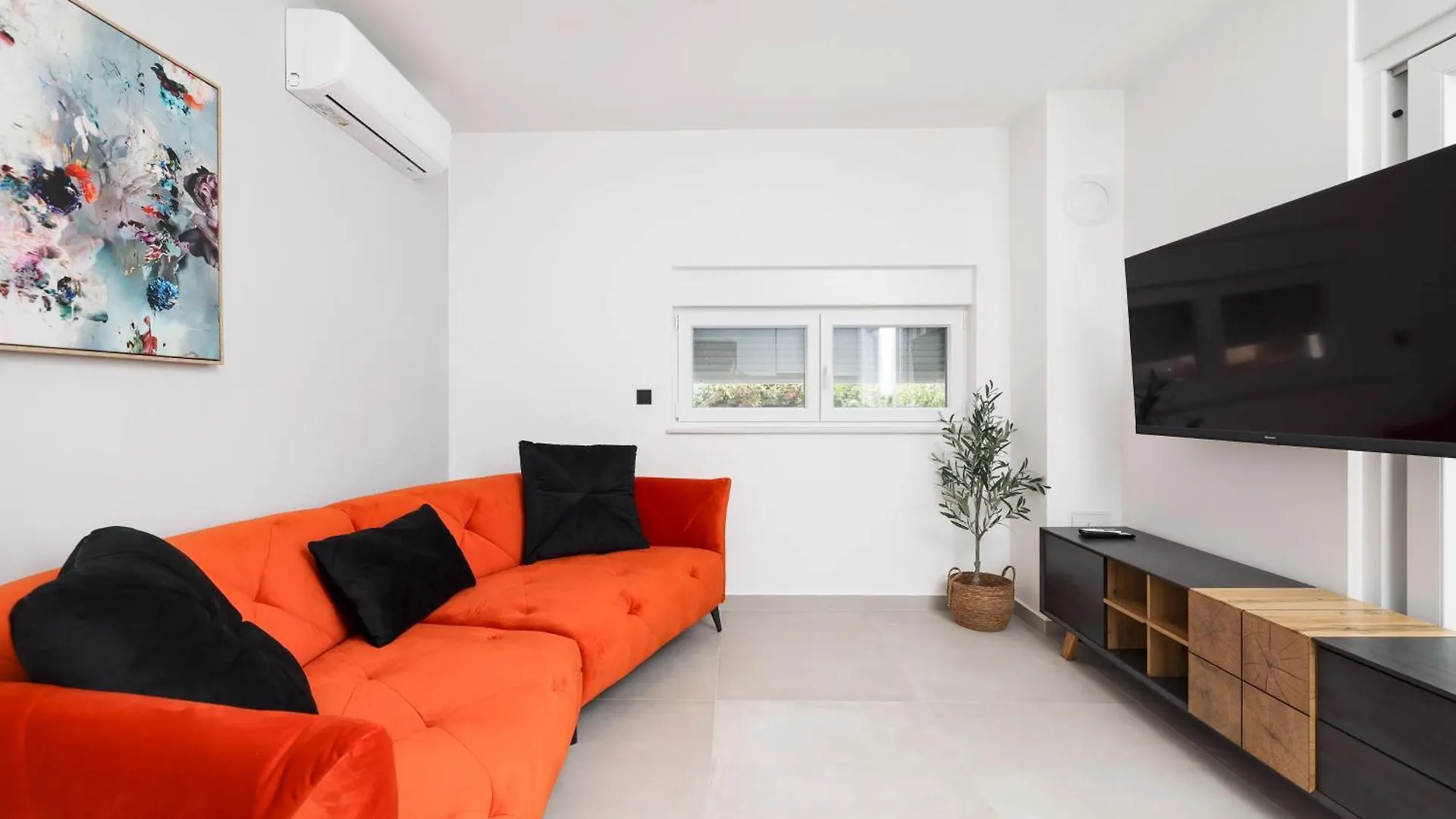 2 Bedroom Apartments Maris With Terrace 图兰杰