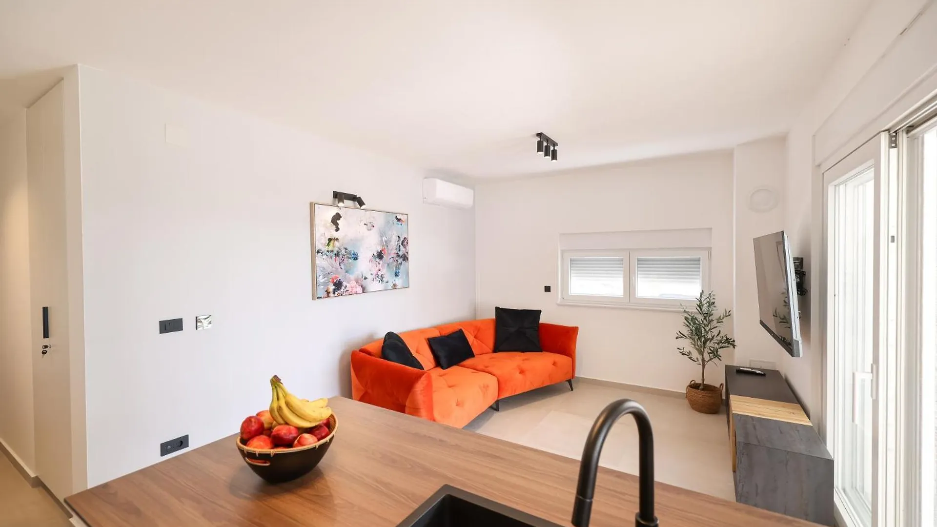 2 Bedroom Apartments Maris With Terrace 图兰杰