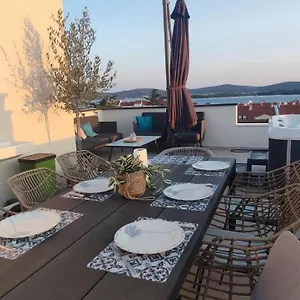Penthouse Aurelia, Rooftop Terrace & Jacuzzi Turanj